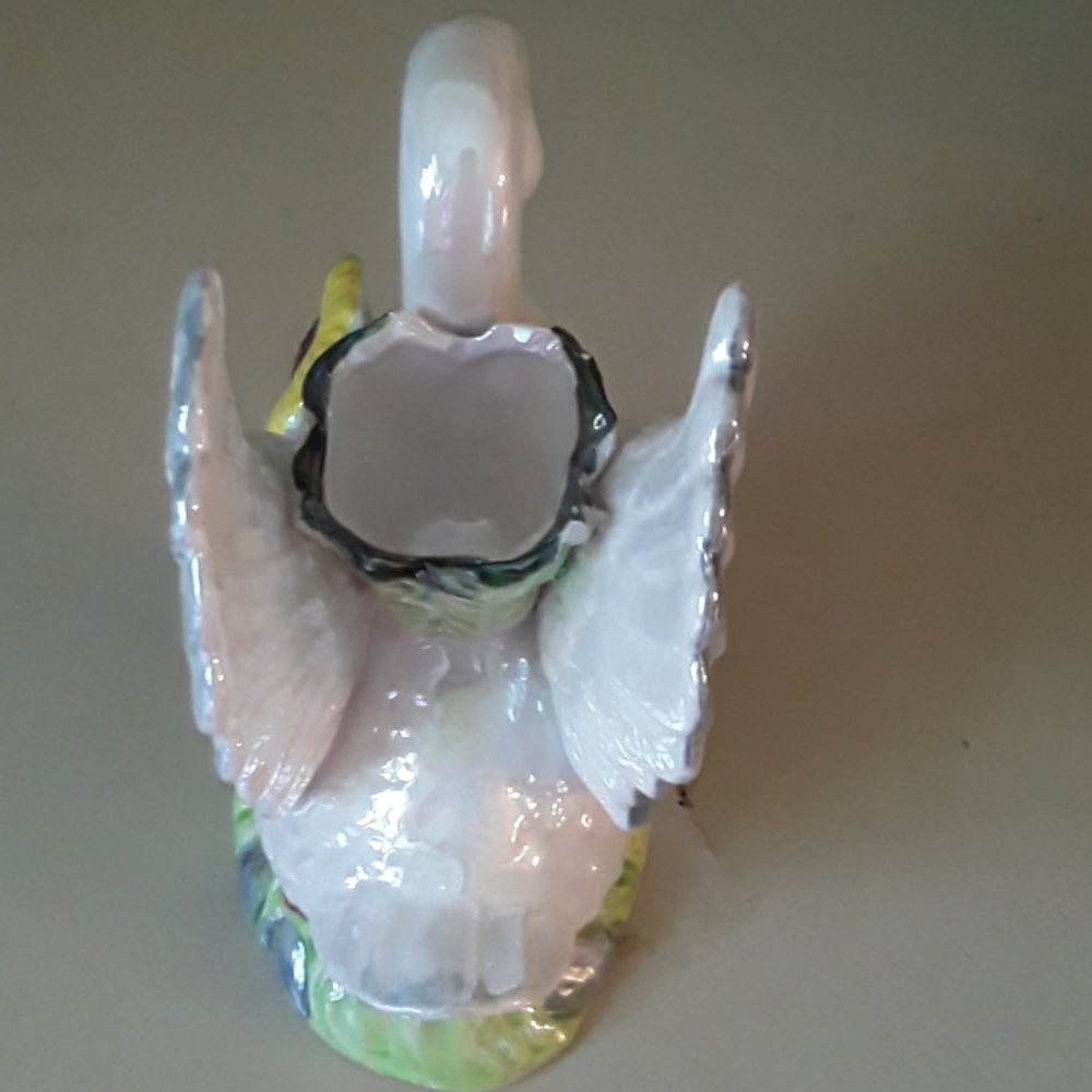 Painted white swan statue - Picture 2 of 4
